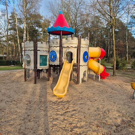Het Veluwse Boshuisje Knus Chalet Met Omheinde Tuin Op De Veluwe Hoenderloo Exteriör bild